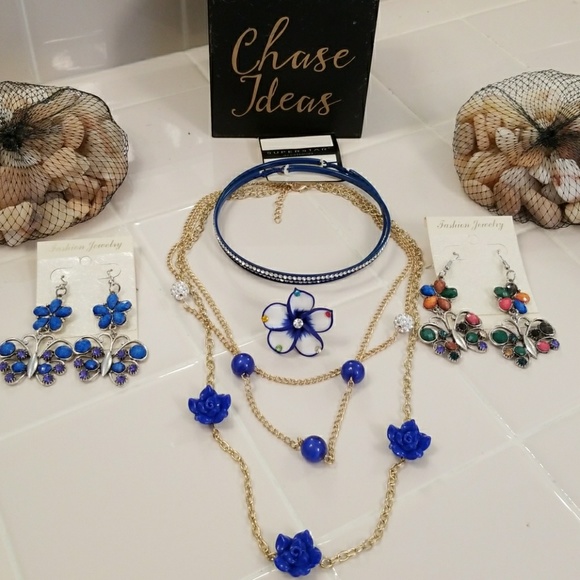 Jewelry - Blue fashion jewelry lot